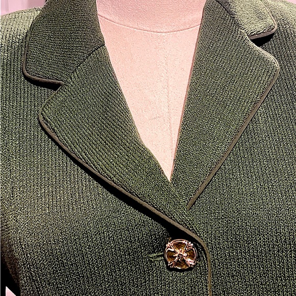 Vintage St. John Collection by Marie Gray Green Santana Knit Suit Size 2. - Picture 6 of 10